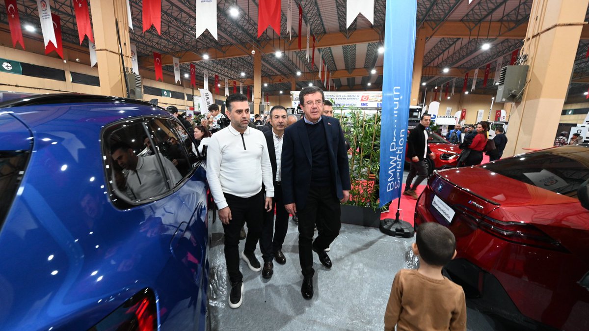 erdogan_ugr's tweet photo. Bu yıl ilk kez gerçekleştirdiğimiz ve büyük ilgi gören, on binlerce vatandaşımızın ziyaret ettiği #MOTTA #Ege #Motorlu Taşıtlar #Fuarı'mızın son günündeki yoğunluk, firmalarımız kadar bizleri de son derece mutlu etti. Gösterilen ilgiden dolayı halkımıza, misafirperverlikleri > https://t.co/ecPf5v0wVY