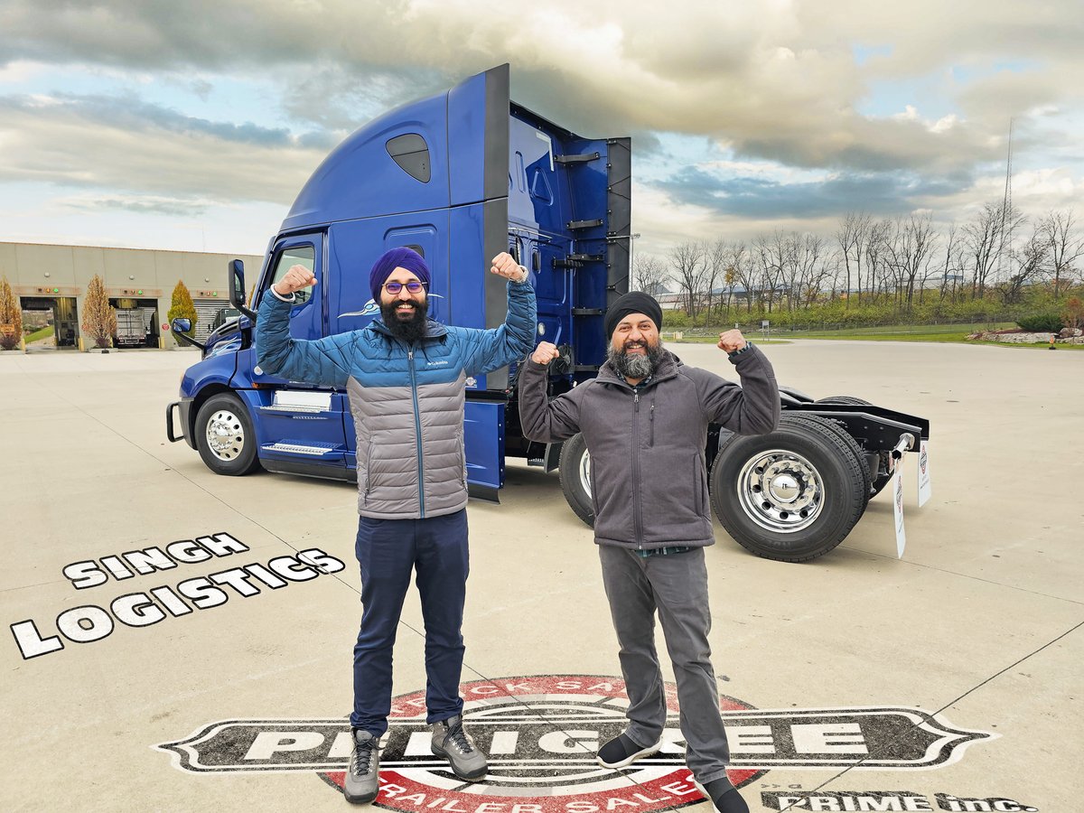 PedigreeTruck's tweet image. Singh Logistics was all smiles when they came to Missouri to grab this beautiful blue Freightliner for their fleet! Thank you for trusting Pedigree with your trucking needs! We are excited to see your business grow and wish you all the best!
.
.
.
.
.
.
#fleetowner #fleetowners