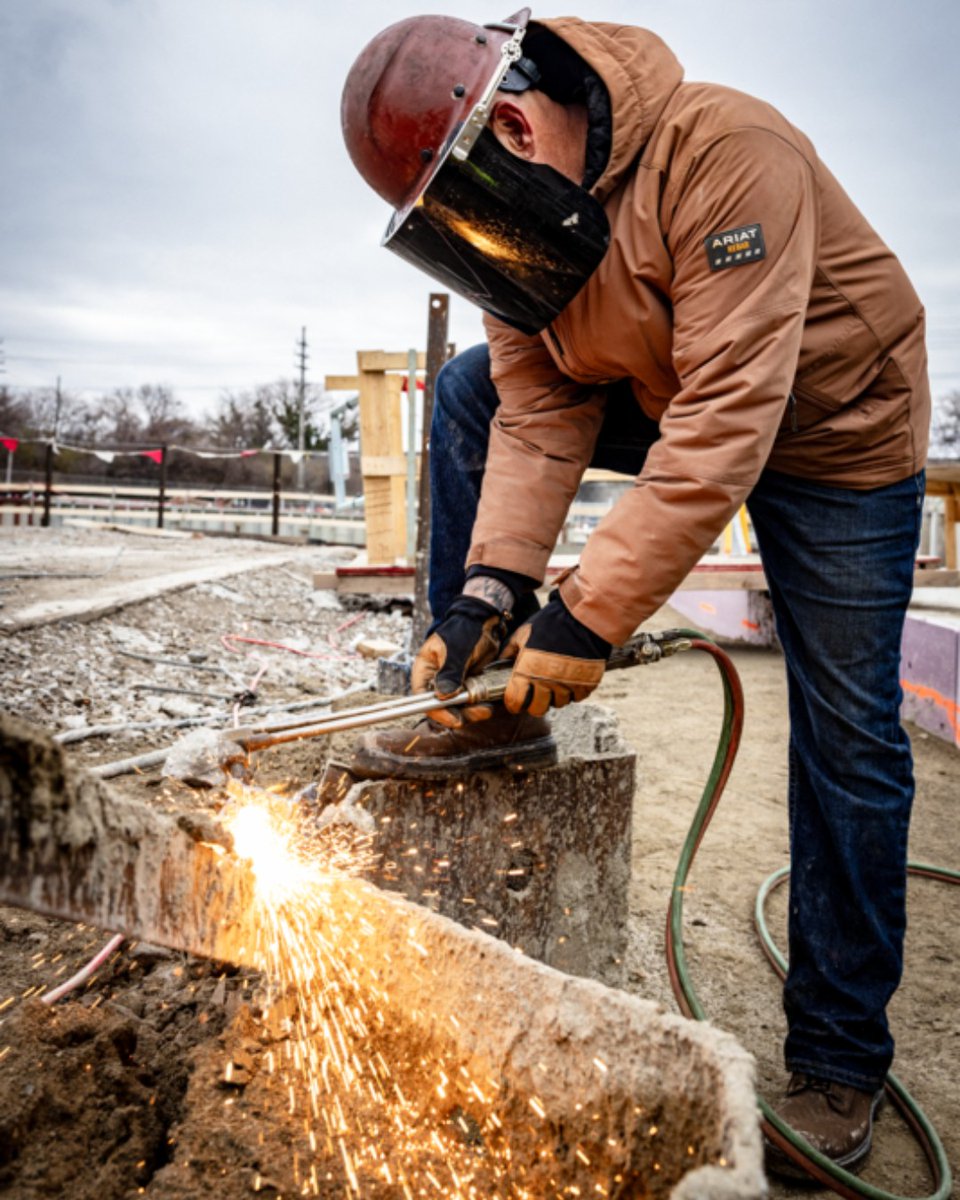 Ariat's tweet image. Built for the toughest jobs. 💥 #AriatWork