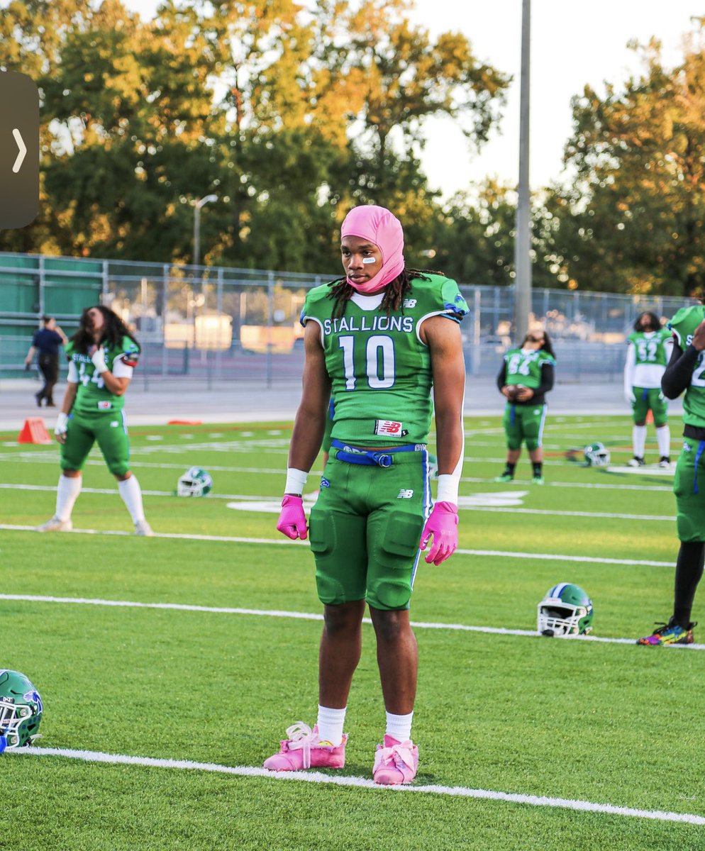 Kamnrex's tweet photo. JR season
 12 - sacks
65- tackles 
28 -tfl 
2-ff
https://t.co/Ds4dd85PEv https://t.co/DM30lMc4NX