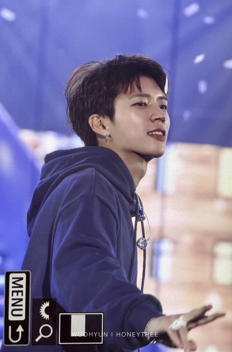 wh_honeytree's tweet photo. 241208  INFINITE CONCERT : LIMITED EDITION

3일동안 진짜 넘넘 잘했고 고생했고
남우현은 영원한 나의 자부심이야🍀💙

#우현 #남우현 #WOOHYUN 
#인피니트 #INFINITE https://t.co/QHPjR5T8Jq