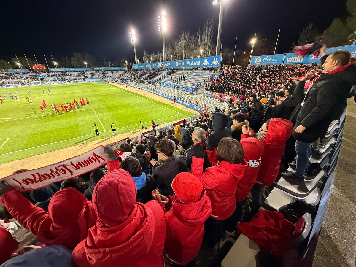 ⚽️ El <a href="/TerrassaFC/">Terrassa FC</a> treu un valuós punt (0-0) en el derbi vallesà contra el <a href="/CESabadell/">CE Sabadell 🧅</a>. Més de 9.000 espectadors, 800 d'ells aficionats terrassistes, han viscut un partit que feia 14 anys que no es disputava #SegonaRFEF (📸 #CESabadell i #TerrassaFC)

terrassadigital.cat/el-terrassa-fc…