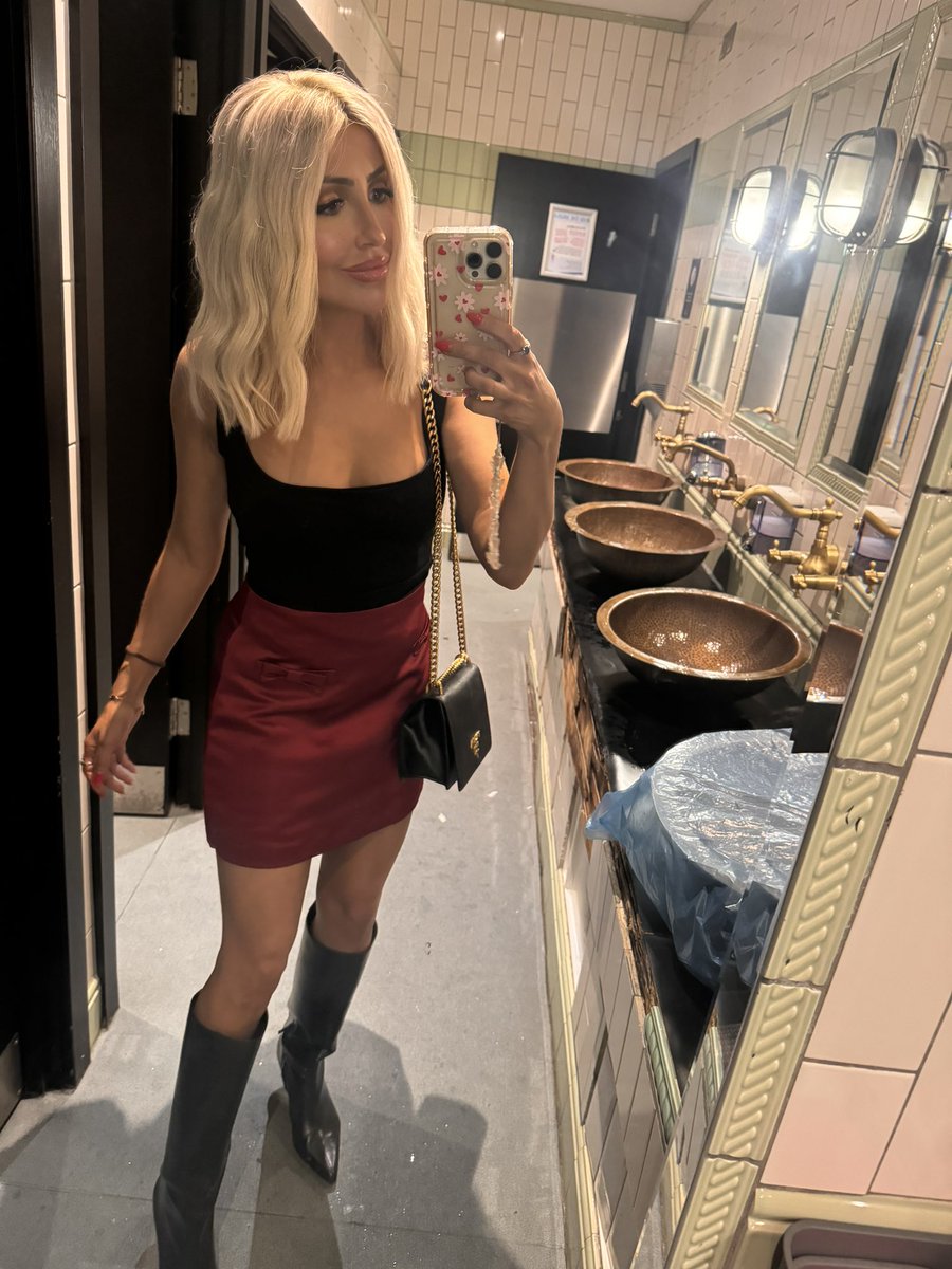 Stoma Babe tweet media