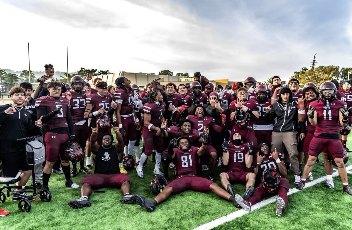 devinellisonn's tweet photo. First All Glory To God! Honored to be part of such an incredible program. This championship is the result of a year of hard work, dedication, and a culture built on excellence. Proud to represent this team and all we’ve achieved together! Love My Bo’s❤️🐺 
IM A CHAMP! 11-0💍 #2✌🏾 https://t.co/K1t8PqWk0G
