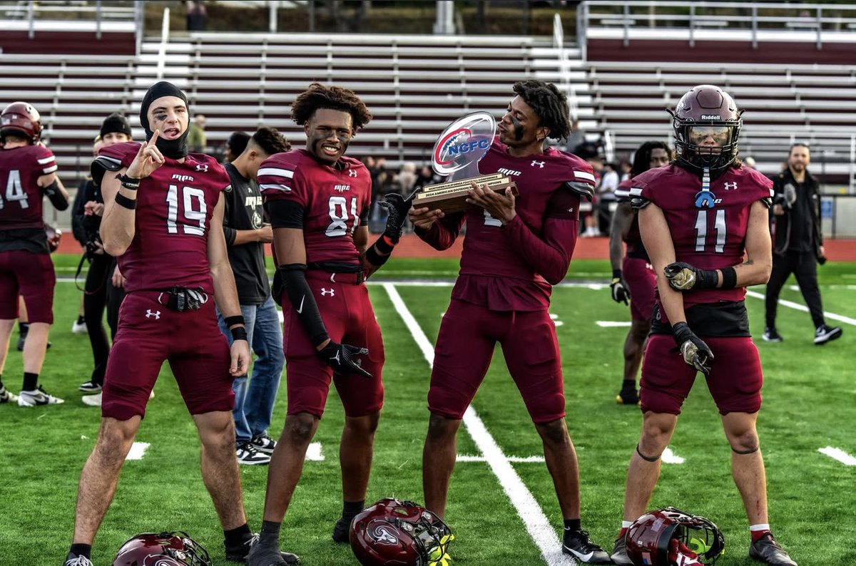 devinellisonn's tweet photo. First All Glory To God! Honored to be part of such an incredible program. This championship is the result of a year of hard work, dedication, and a culture built on excellence. Proud to represent this team and all we’ve achieved together! Love My Bo’s❤️🐺 
IM A CHAMP! 11-0💍 #2✌🏾 https://t.co/K1t8PqWk0G