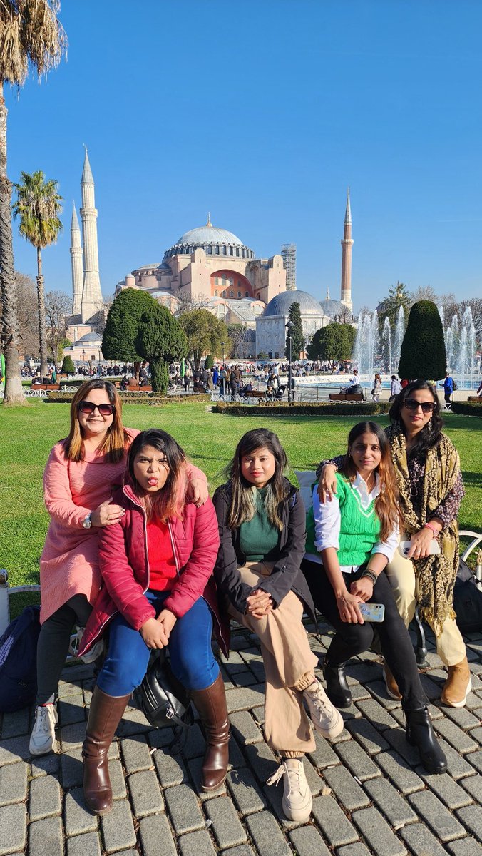 pklearn's tweet image. Girls day out! 
What else...

#PARceptions
#TurkiyeTravelogue
#GirlGang