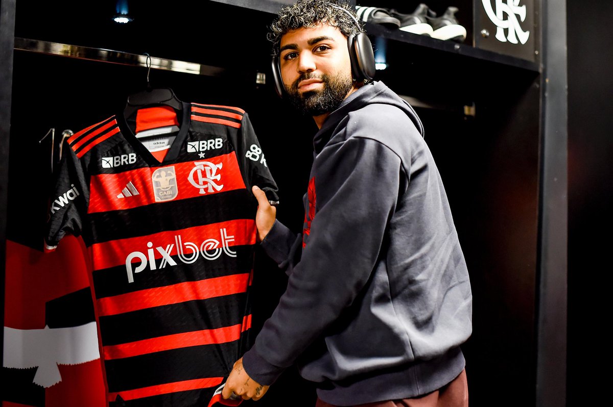 Flamengo's tweet photo. #ObrigadoGabi💪 ❤️🖤

#FLAxVIT #VamosFlamengo 

📸 Marcelo Cortes / CRF https://t.co/TBG1QCa3Lj