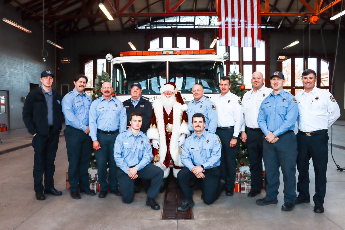 T_Town_Fire's tweet image. We had a such a great time with everyone who came to visit Santa at the fire station! Thank you to those who donated toys and filled up three toys for tots bins! 🎅🎄🚒