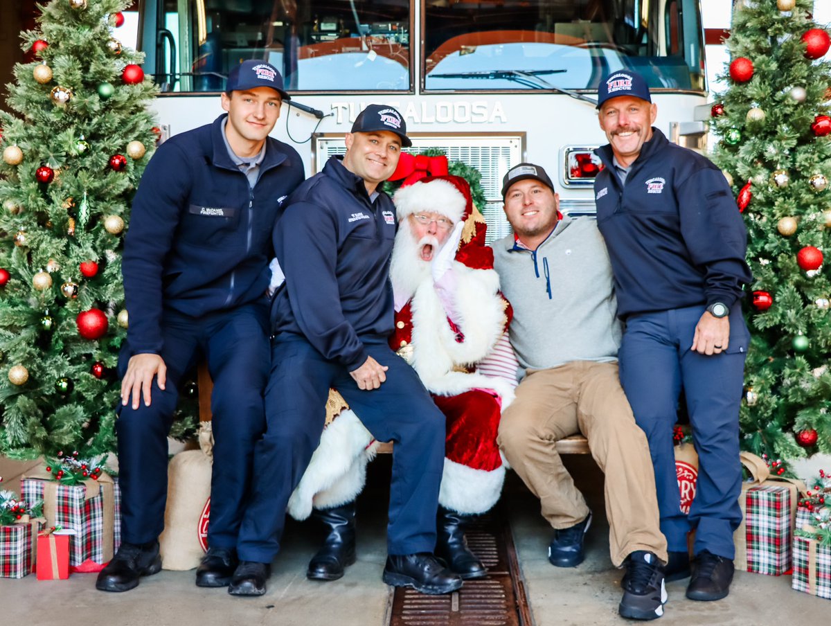 T_Town_Fire's tweet image. We had a such a great time with everyone who came to visit Santa at the fire station! Thank you to those who donated toys and filled up three toys for tots bins! 🎅🎄🚒