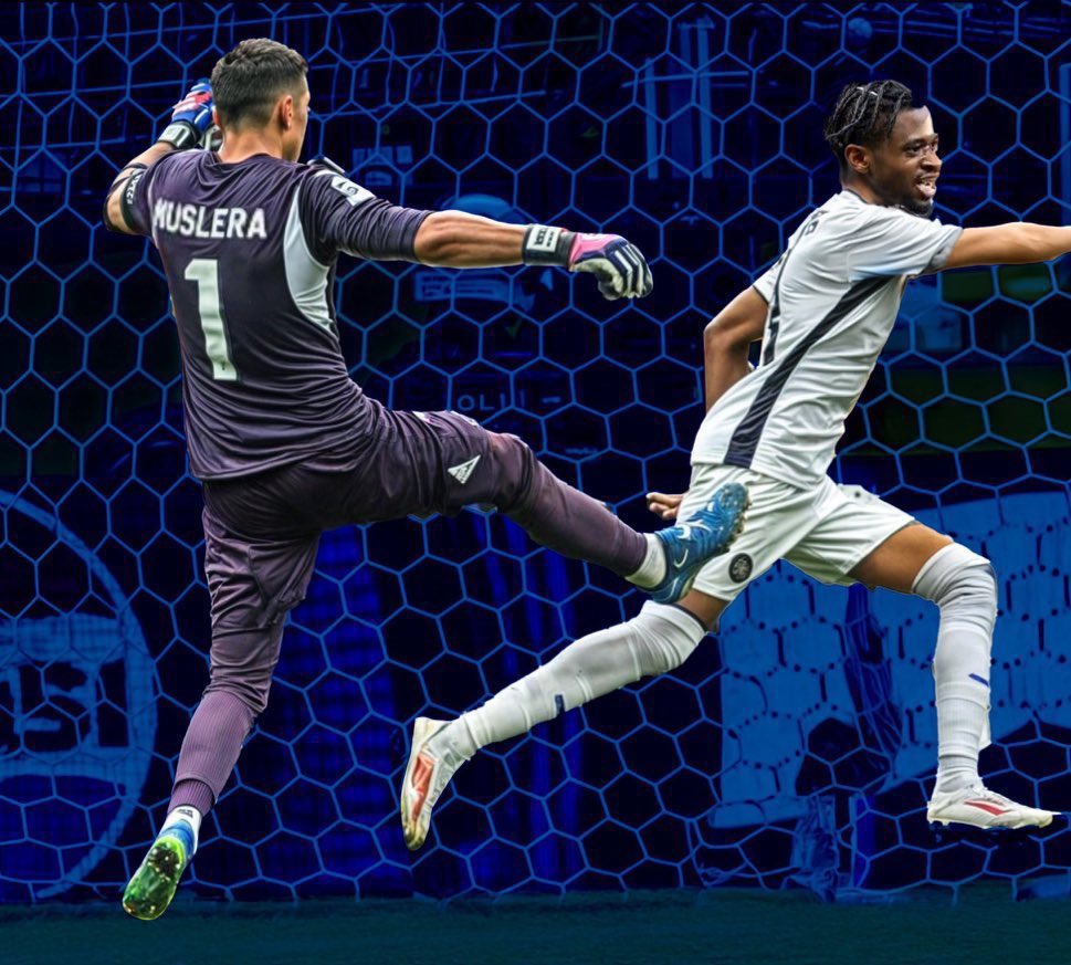 Daha yeni 1-2 ay önce gol yediler diye rakibe tekme atan adamlar insanlık dersi vermeye çalışıyor ülkede her şey çok çabuk unutuluyor.