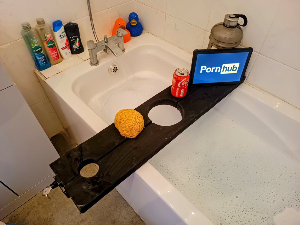 LordShepsworthy's tweet photo. Who else knew that wooden stocks have multiple uses? https://t.co/6kYkg12zWr