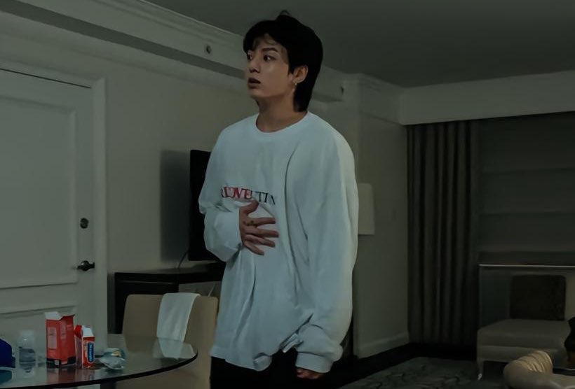 thvjkmon's tweet photo. he’s so bf coded https://t.co/4FzSolfp6a