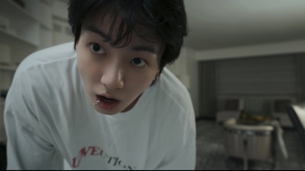 thvjkmon's tweet photo. he’s so bf coded https://t.co/4FzSolfp6a