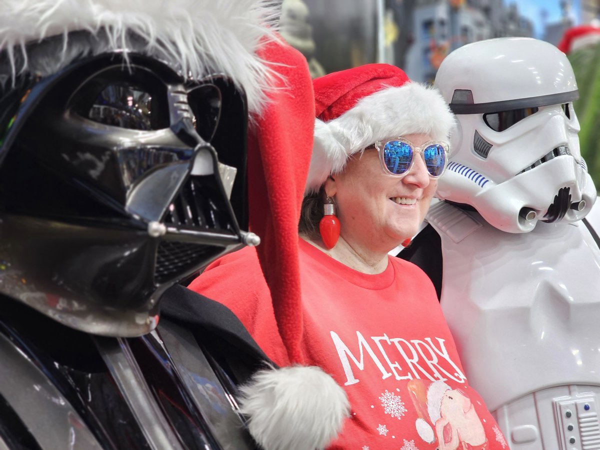 LangleyTimes's tweet photo. Santa Vader returned to Toy Traders in Langley on Sunday to help raise funds for the Shriners https://t.co/auLvFaHJhI