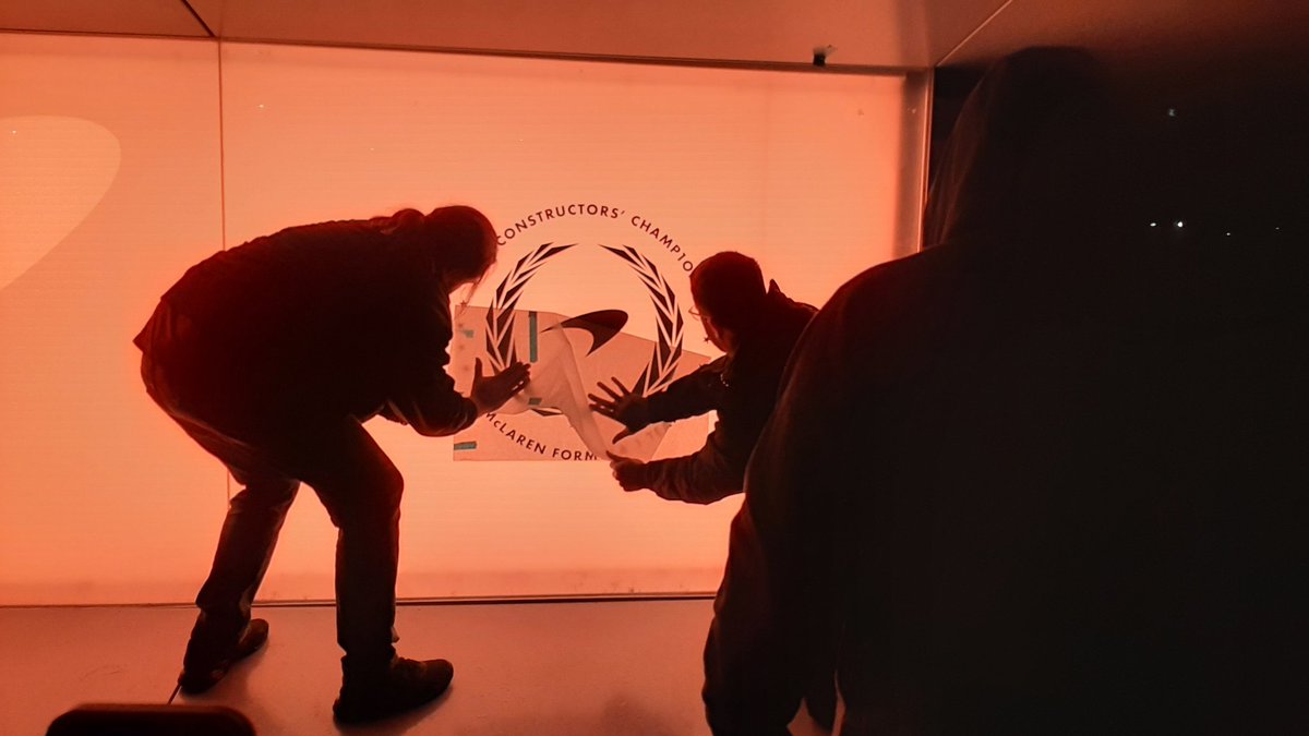 MPertaters's tweet image. Went to the McLaren HQ to get a celebratory photo. Arrived just in time to see them putting up the winner&apos;s stickers. #constructors #lando #Oscar