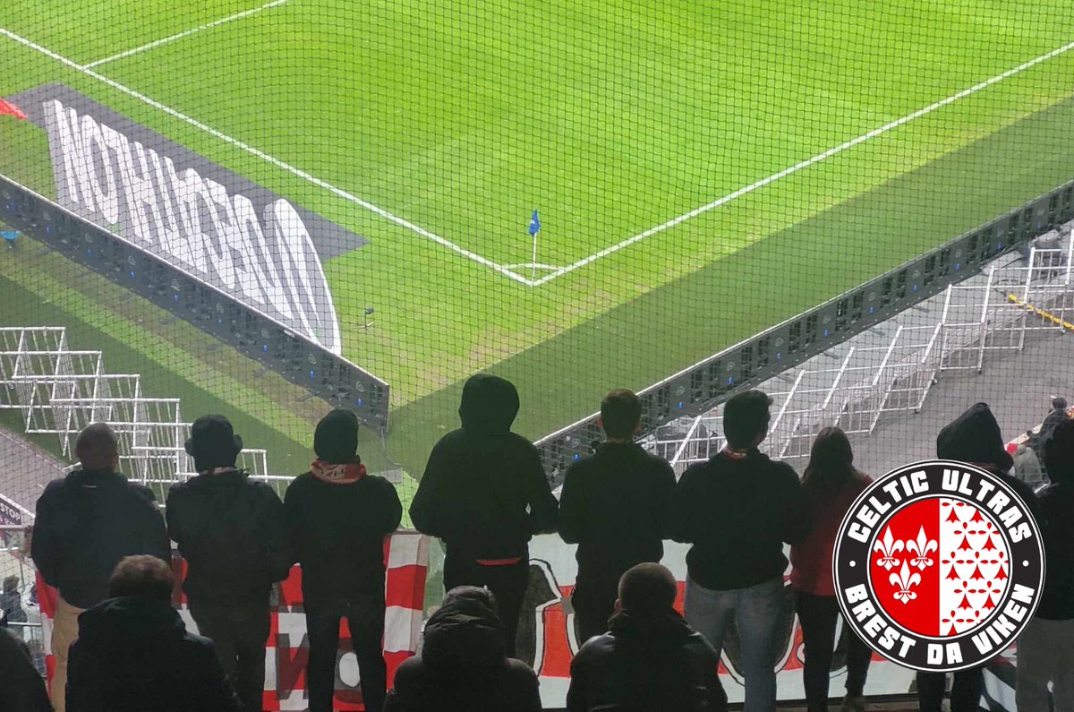 CelticUltras's tweet image. [06/12/2024 - L1 - J14 - LILLE - BREST]

Une vingtaine de CU ont pris la route du Nord ce vendredi pour supporter nos Rouges &amp;amp; Blancs malgré une nouvelle défaite en championnat.

Place à Eindhoven mardi !

Celtic Ultras 2001