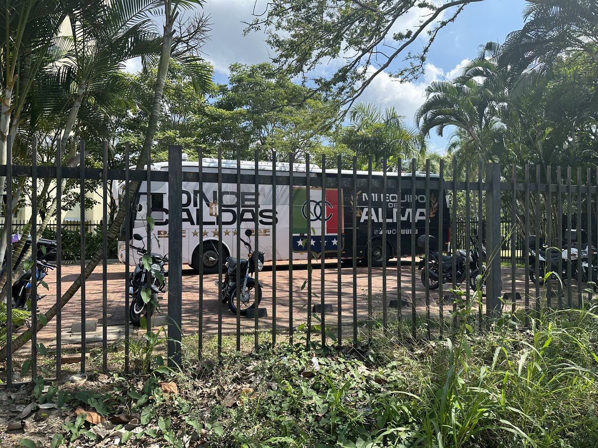 Juramos no abandonar…… <a href="/oncecaldas/">🏆 Once Caldas ⭐️⭐️⭐️⭐️</a> vamos con toda hoy por esta hinchada que se merece una alegría….. <a href="/Juaneslc11/">Juan Esteban Londoño</a> <a href="/pollitosanchezg/">Jorge WilliamSánchez</a> @ddelbalon