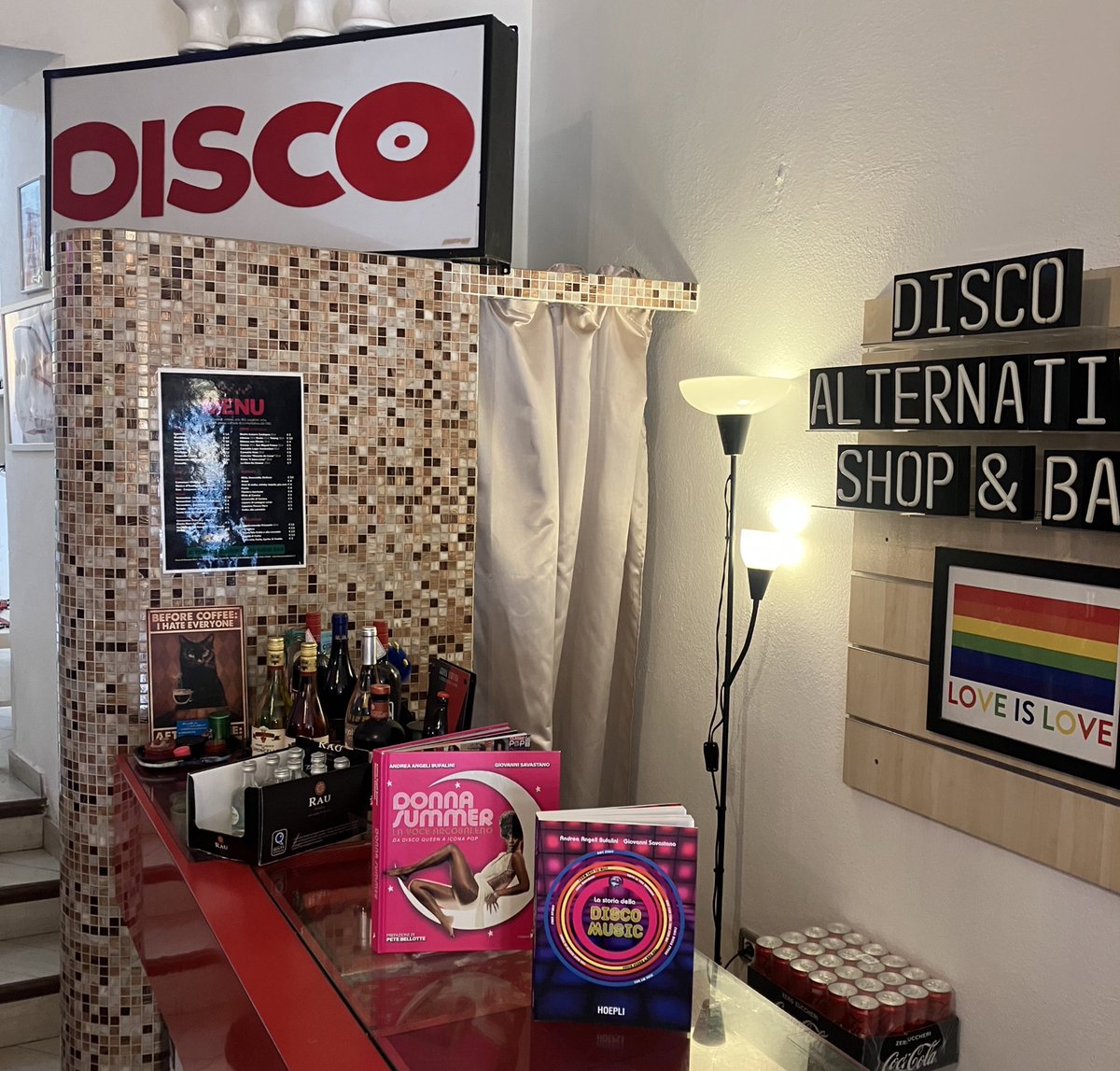 AndreaAngeliBuf's tweet photo. Disco Alternative Bar @ La Maddalena #Sardegna 
#books #LaStoriadellaDiscoMusic #DonnaSummer @GiovSavastano https://t.co/iGH3z8S9nB