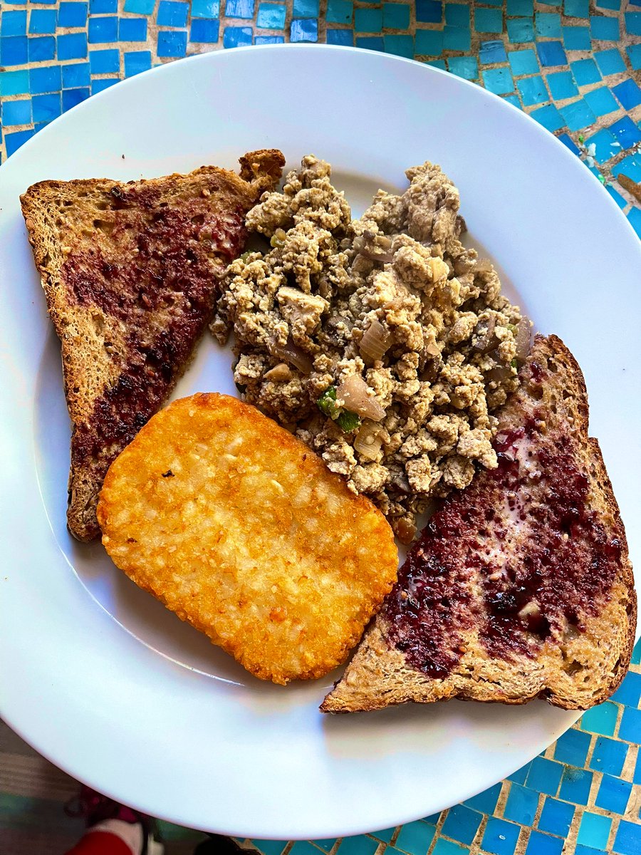 amberspanks's tweet photo. Yummy tofu scramble with jalapeños garlic onions mushrooms nooch aminos curry smoked paprika cumin nabuk https://t.co/peJmVdxKWG