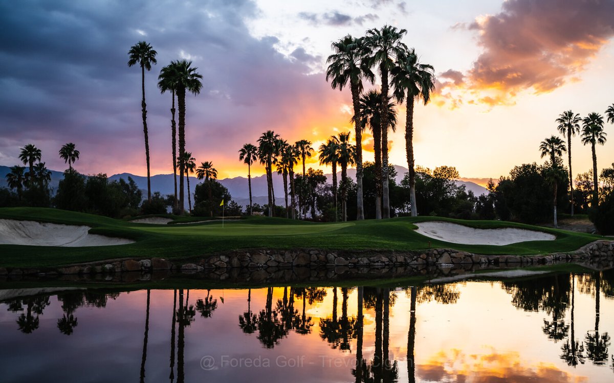 🎴End your Sunday on a high note with a round of golf as the sun sets here at Indian Wells. ⛳️ The perfect way to unwind and soak in the beauty of the evening sky. Don’t let the weekend slip away—join us for a sunset to remember. 🌅