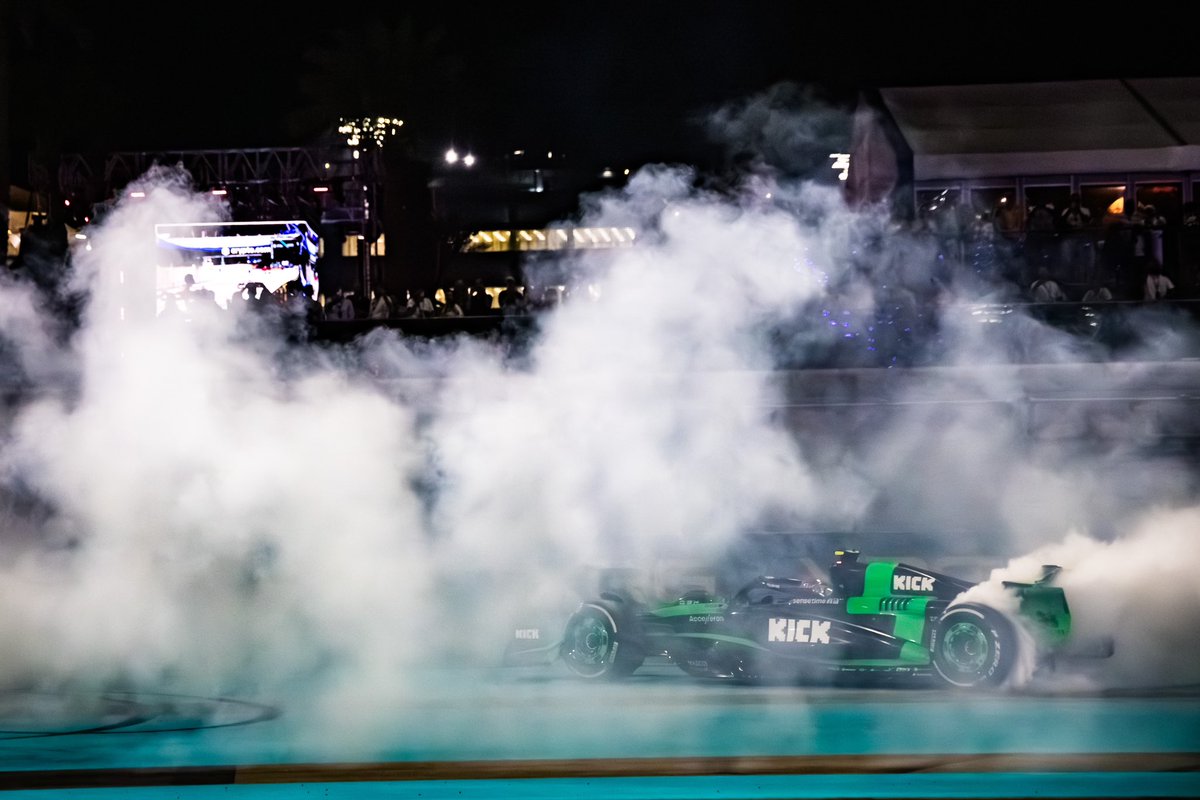 ZhouGuanyu24's tweet image. 🍩 Donuts? Of course I did. 😎

#AbuDhabiGP #TeamZHOU