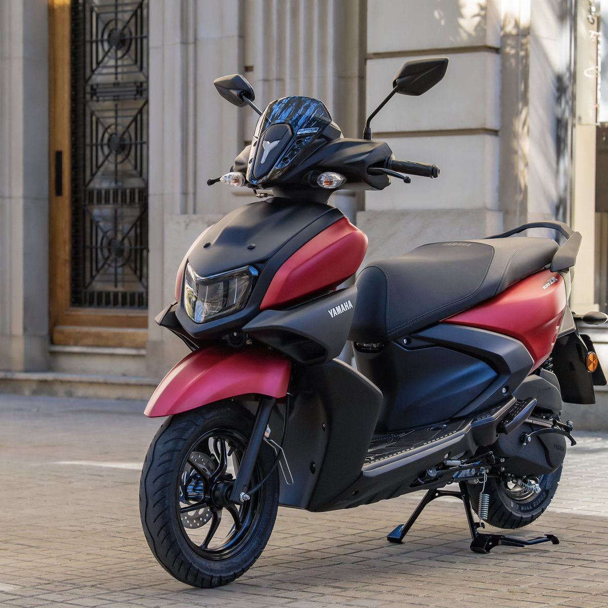 Yamaha_MotorTR's tweet photo. RayZR ile şehir senin oyun alanın! 🛵⚡
Çevikliğiyle dar sokaklarda, enerjisiyle şehir caddelerinde hükmet. Tarzını yansıt, her dönüşte fark yarat!
Şehrin ritmini yakala, RayZR ile özgürlüğün tadını çıkar.
#YamahaMotorTürkiye #RevsYourHeart #RayZR https://t.co/0AYro5jFs4