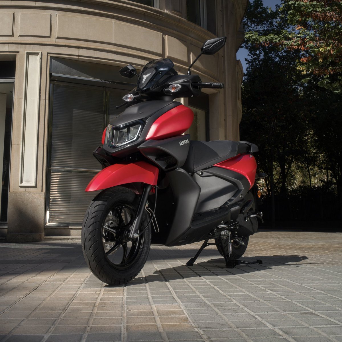 Yamaha_MotorTR's tweet photo. RayZR ile şehir senin oyun alanın! 🛵⚡
Çevikliğiyle dar sokaklarda, enerjisiyle şehir caddelerinde hükmet. Tarzını yansıt, her dönüşte fark yarat!
Şehrin ritmini yakala, RayZR ile özgürlüğün tadını çıkar.
#YamahaMotorTürkiye #RevsYourHeart #RayZR https://t.co/0AYro5jFs4