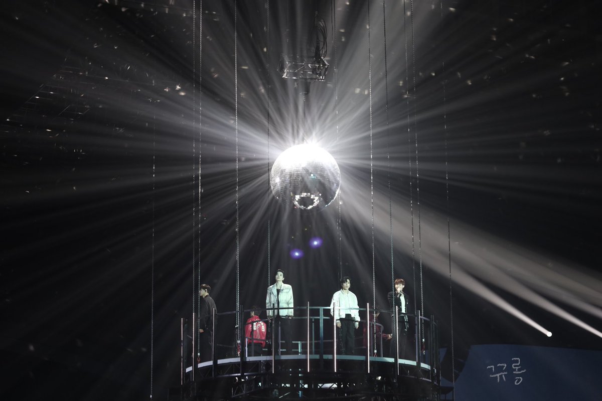 241208 INFINITE 15TH ANNIVERSARY CONCERT <LIMITED EDITION> Day3

달빛 안에 있는 듯한 모습이었어 최고야
오늘도 행복하게 만들어 줘서 고마워 💛

#인피니트 #INFINITE
#15TH_ANNIVERSARY_CONCERT
#LIMITED_EDITION