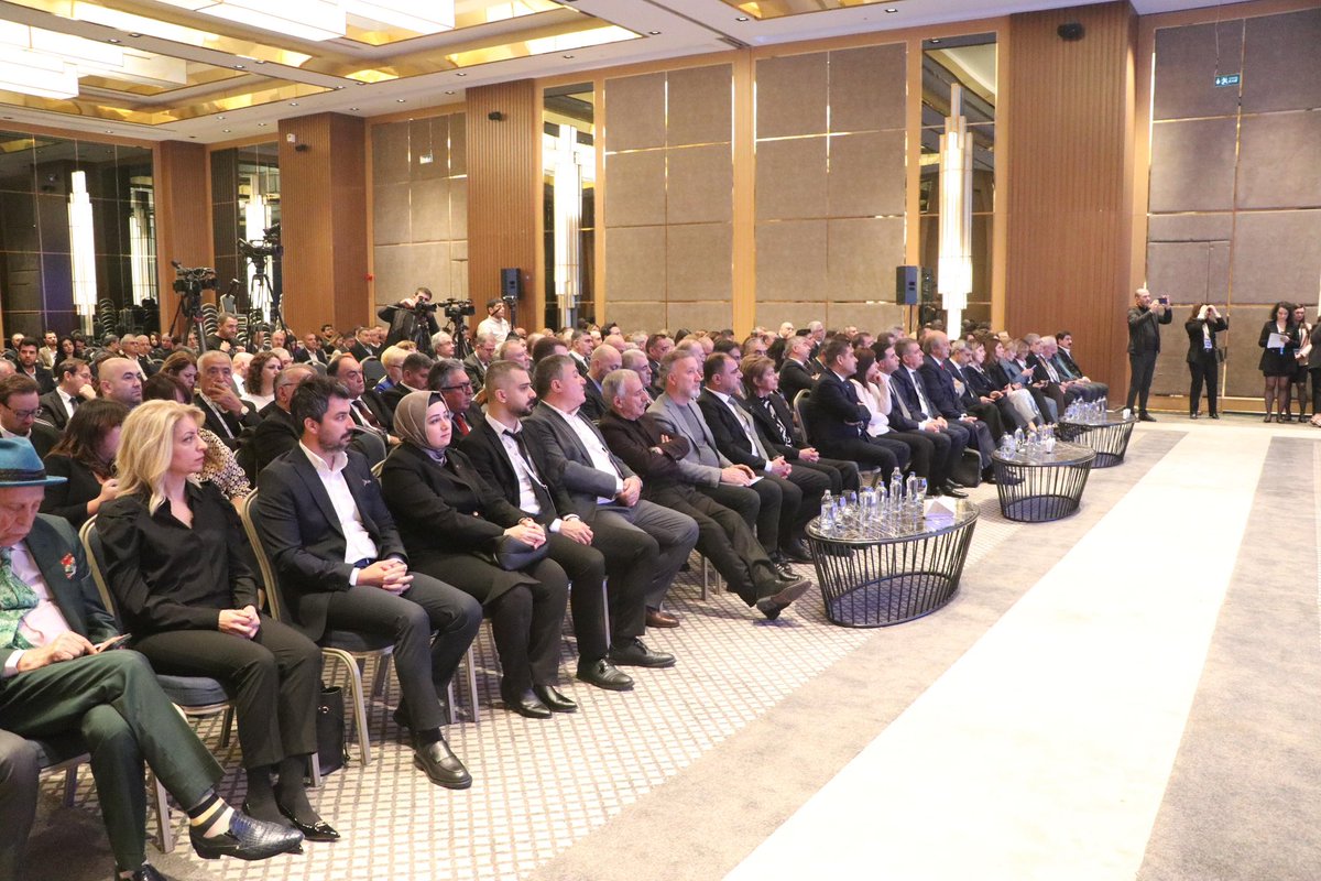 Diyarbakırda gerçekleştirilen TÜRKONFED 20. Yıl Zirvesi “Küresel Riskler ve Yerel Çözümler” temalı programa  <a href="/DikadDernek/">DİKAD</a>  üyeleri ile katılım sağladık.  Programı organize eden <a href="/DOGUNSIFED/">DOGÜNSİFED</a> Başkanına ve yönetimine teşekkür ederiz.
#turkonfed