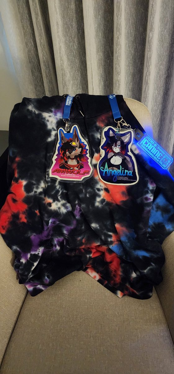 AMWolf_VRC's tweet photo. Day 4 fit @ MFF! Final day to come say Hi! Last night was a blast, we partied so hard we got kicked out! I didn't get to DJ but I got to see some awesome friends slam down some tunes!

Shirt from @/Cocadope #DOUBLEDOG https://t.co/mvTmWAVQXY