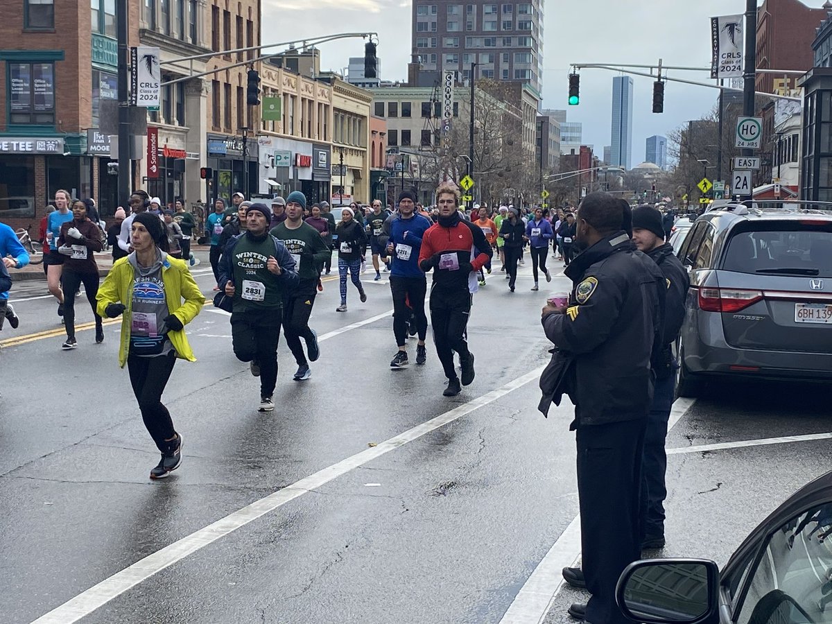 CambridgePolice's tweet photo. Scenes from Sunday’s running of the Cambridge Winter Classic 5K Road Race. 📸: Officer Rob Reardon https://t.co/RLdLIqRyI9