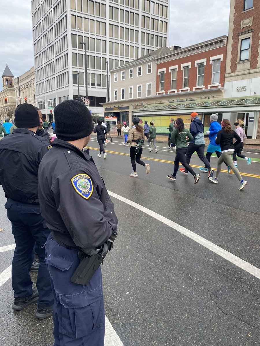 CambridgePolice's tweet photo. Scenes from Sunday’s running of the Cambridge Winter Classic 5K Road Race. 📸: Officer Rob Reardon https://t.co/RLdLIqRyI9