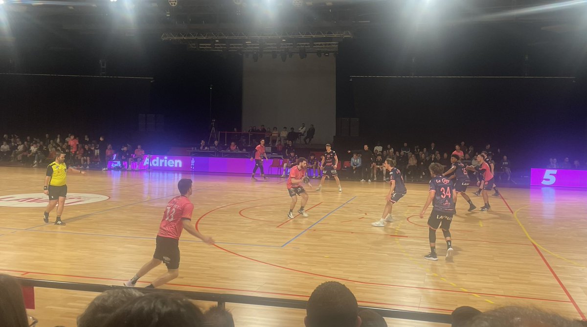 loiseau_celine's tweet photo. 🔥 Handball N1: Match à très forte intensité pour ce premier match de la saison à la salle polyvalente à @Laval_la_Ville . 
Victoire des roses et noirs de @union_sud 38/27 vs Cesson 👏 https://t.co/CwfFxH9o4q