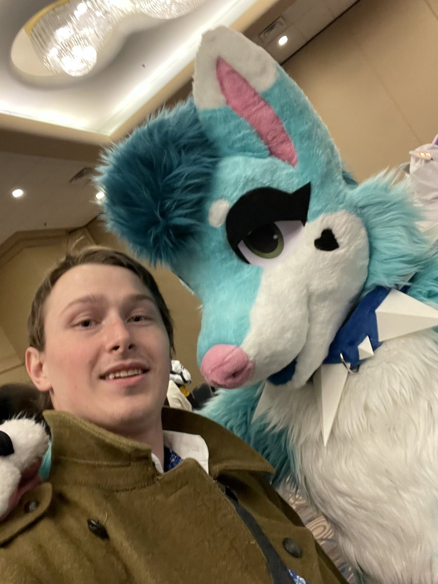 AddictedGamerMI's tweet image. The prots reunite! Another fun protogen meetup!