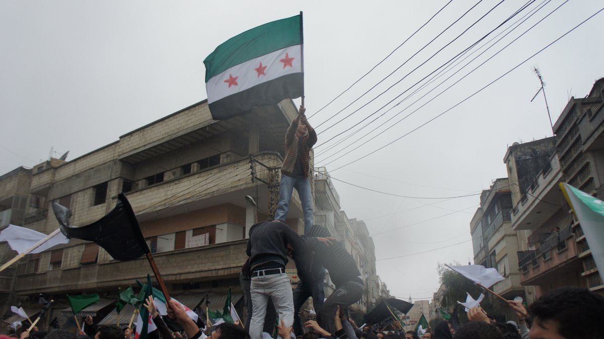 jpiscatella's tweet photo. I don’t know what comes next for Syria — I’m sure whatever it is may be messy and complicated. But this is the first step in the right direction. https://t.co/0t93M35NAO