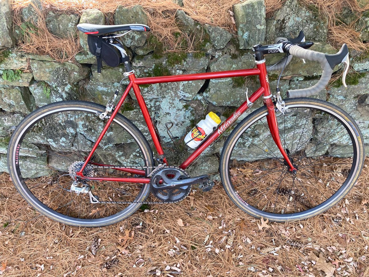 Medium-reach brake.  32s and you could still fly a plane through there.  If the industry hadn't gone with short reach all this disc-brakes-on-road-bikes crap could
have been avoided.