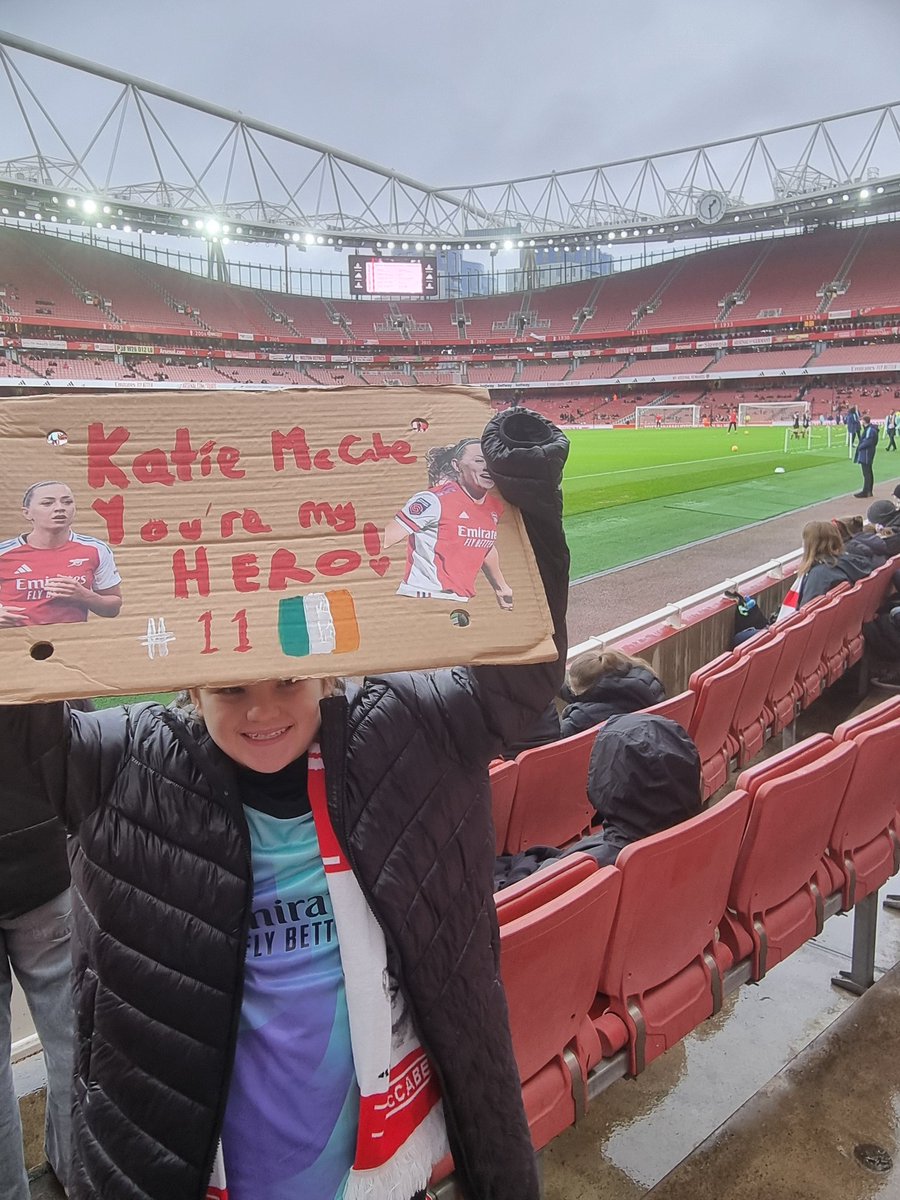 t_bailey1989's tweet photo. Lovely afternoon out watching @ArsenalWFC pick up the 3 points and another win. @Katie_McCabe11 you definitely have a big fan watching you!! 🔴⚪️ @HannahLMuncey https://t.co/X1ybedzu6b