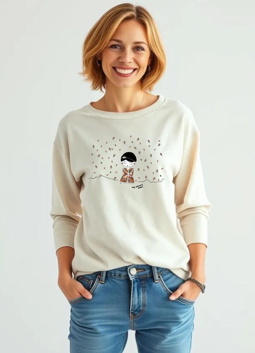 MySecretSoul_it's tweet image. 🍂 Indossa la calma dell’autunno. La t-shirt Carezza d&apos;Autunno ti invita a rallentare, riflettere e trovare bellezza nei piccoli momenti. Eleganza naturale, ogni giorno. 🌿 #CarezzadAutunno #ModaAutunno