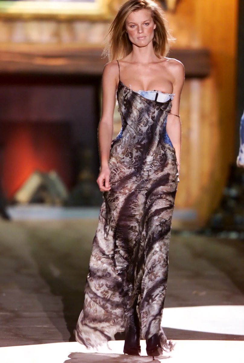 virgoessence's tweet photo. Roberto Cavalli, FW 2001 https://t.co/Q4qMA0EsV1