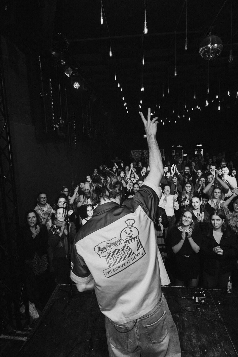 Cologne, what a magical evening, thank you!! 
Hamburg see you tonight. PARIS tomorrow and we're Sold Out Babyyyy - 💙💥 Last 2 shows of the #CHLORINETOUR 📷 @lucamilankellner (INSTA)