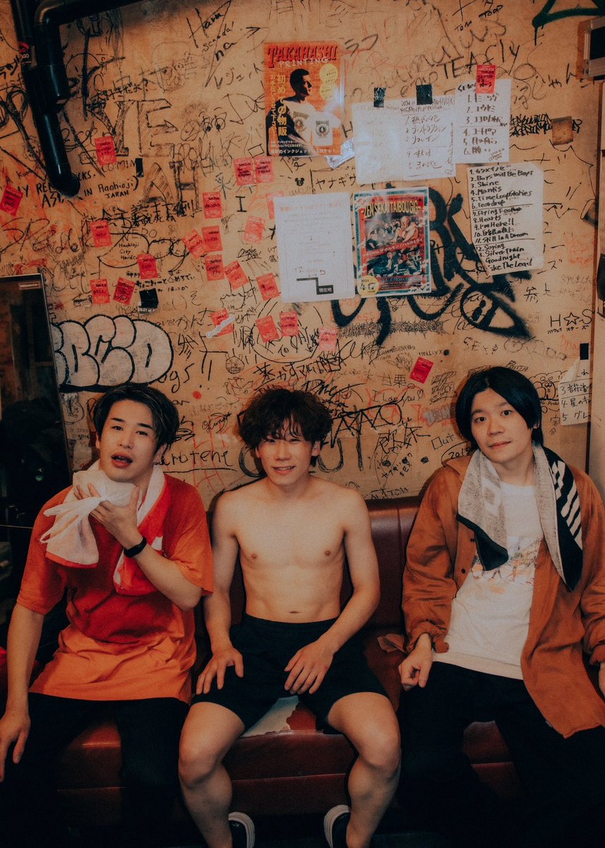 oceans_jp's tweet photo. OCEANSは解散しました。
ありがとうございます。
ありがとうございます。
僕らの音楽を、ライブを、思い出してくれるならそこに僕らは居ます。
沢山の気持ちをありがとうございます。
3人の今後も応援頂ければ幸いです。 https://t.co/MHjqc0amEG