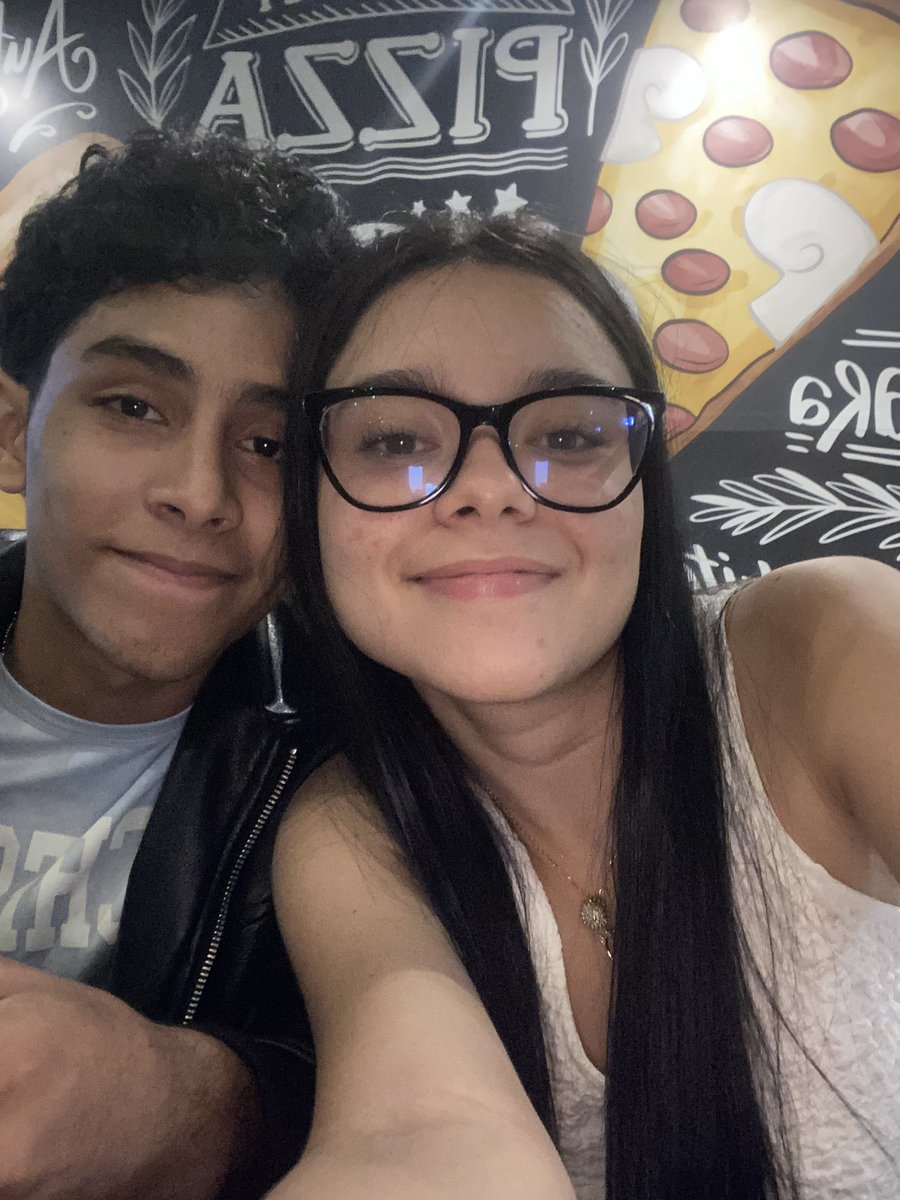 Velitas velitas velitas pero mucho más amor amor amor