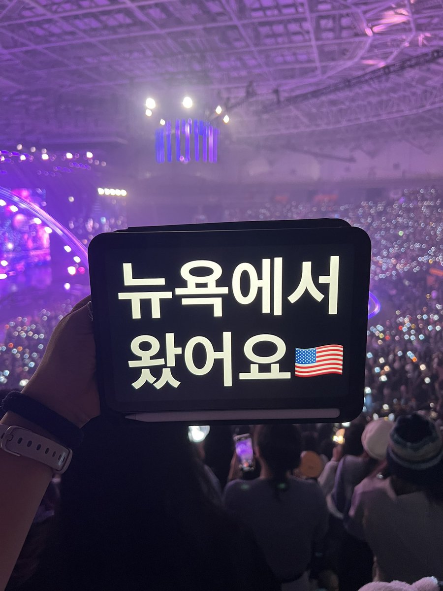 _emilyschan's tweet photo. if anyone got a video of me on the big screen, please let me know!!

혹시 제가 나온 큰 스크린 비디오 가지고 계신 분이 있다면 꼭 알려주세요!! https://t.co/kme5pzUReA