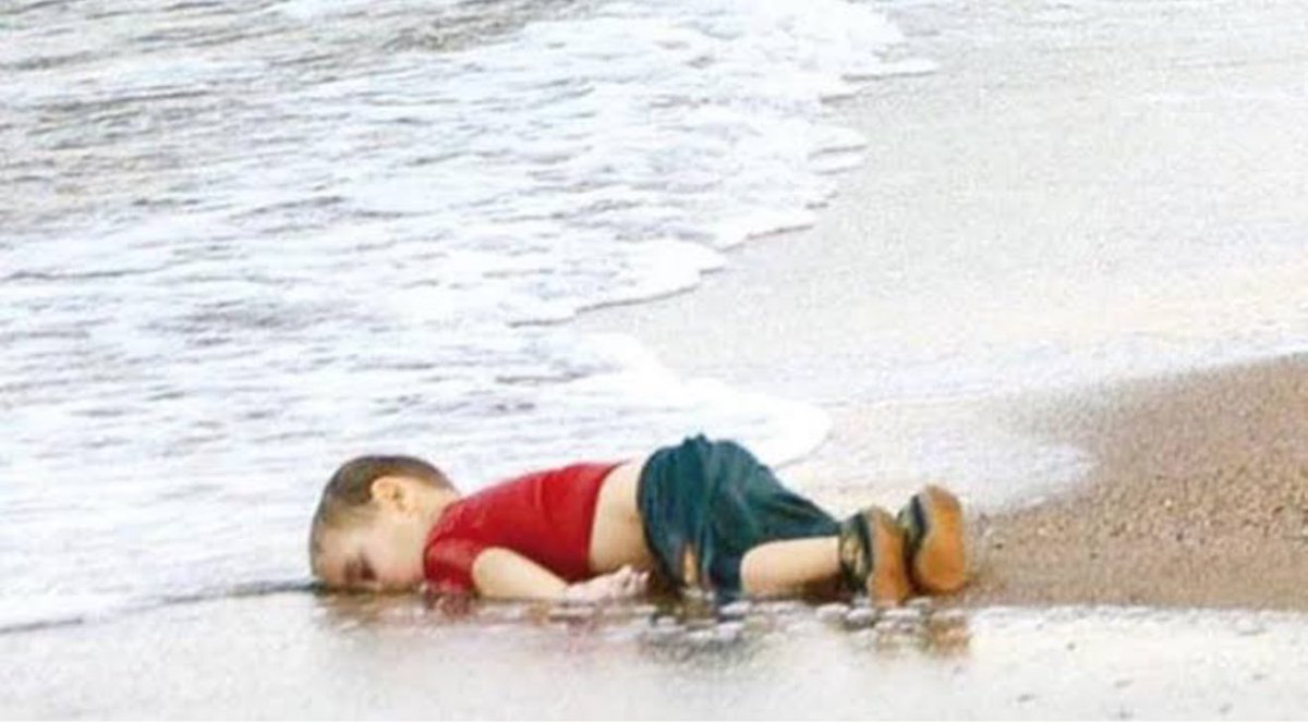 Yldrmbrcn_'s tweet photo. Aylan bebeğin ahı indirir şahı…

Aylan bebeğin bölge diktatörlere mesajı var….

#Suriya https://t.co/353r1OPjrh
