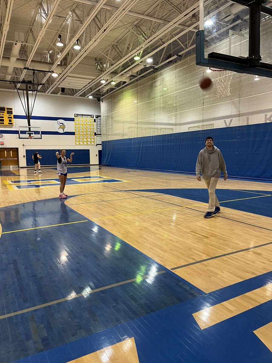 FHJVGirlsBball's tweet photo. Day 2 of our 25 Days of Howell-i-day gratitude! Today we would like to recognize Coach Fortner. Coach Fortner has been an asset to the program between his knowledge of the game, building relationships, and the time he dedicates to the program! Thank you!#etH https://t.co/rJoxjBkzHB