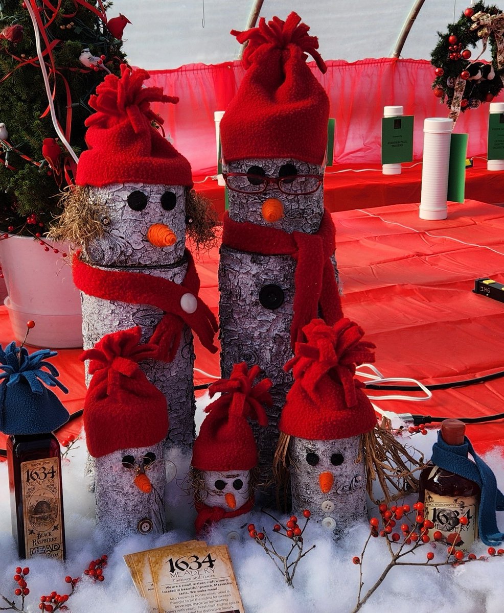 1634meadery's tweet image. Last day to win our Meadery Snowman Family at the Marini Farm hosted @ipswichhumanegroup Tree Jubilee!  Over 100 amazing donations and your chance to win!  #Mead #cheer #animals #foreverhomes
