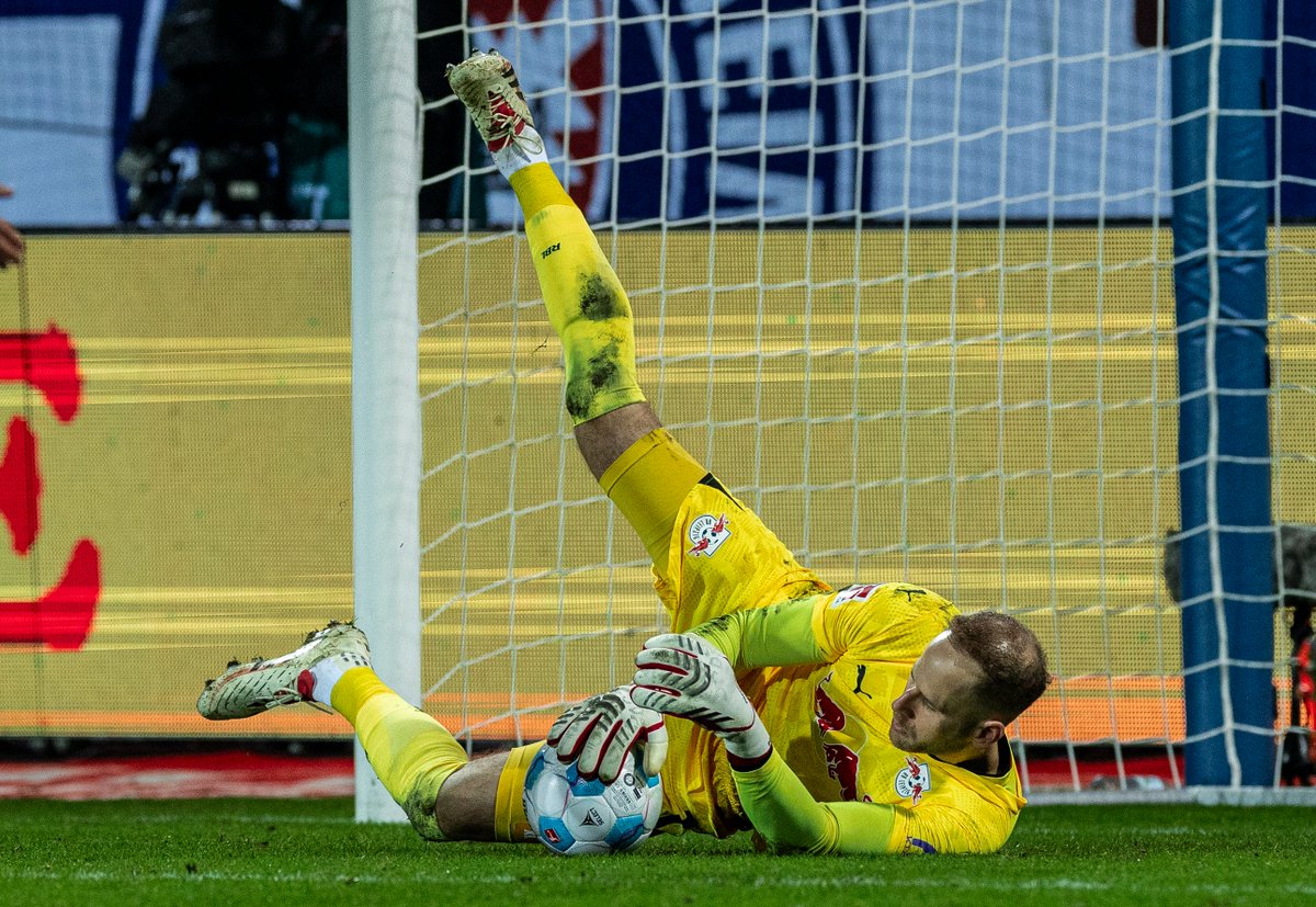 RBLeipzig_EN's tweet photo. Shot stopper 🛑

8⃣ Bundesliga clean sheets this season for Pete Gulácsi 🧤

#KSVRBL https://t.co/dKBs6R6HMv