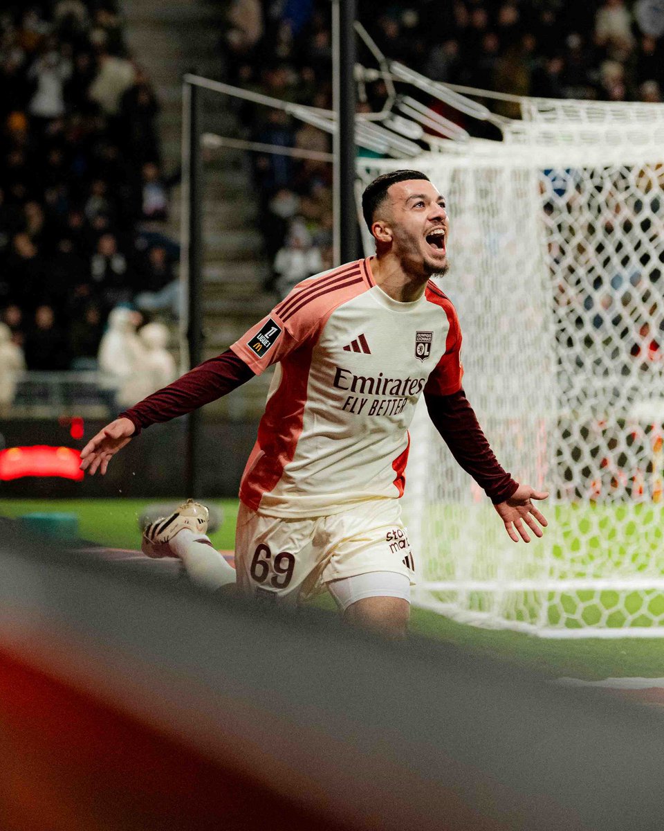 OL_Portugues's tweet image. Goleador demais! 🔥⚽️

#SCOOL | 0️⃣-3️⃣