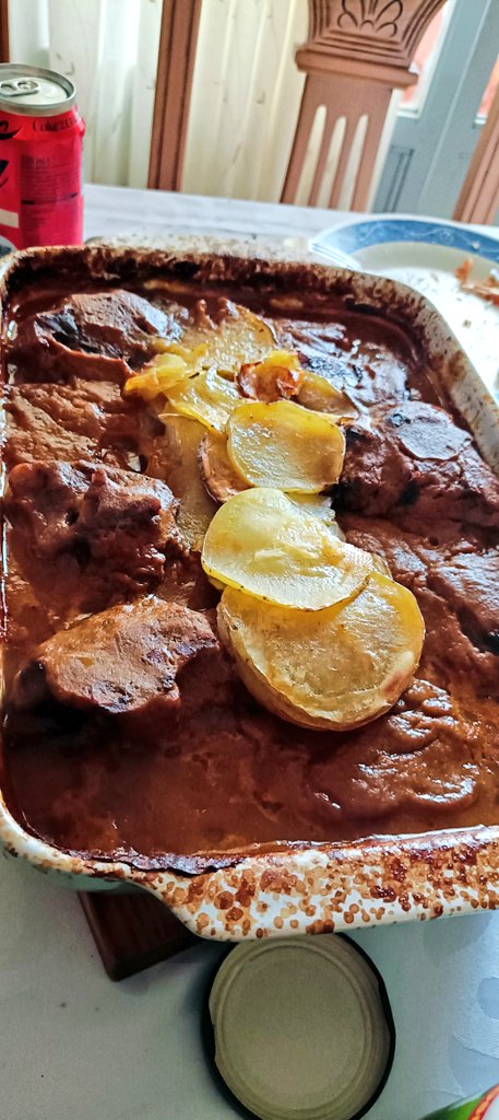DiosaDescarriad's tweet photo. Lo del centro..Rabo de toro y carrillada made in Rocio https://t.co/50RiiknqgJ