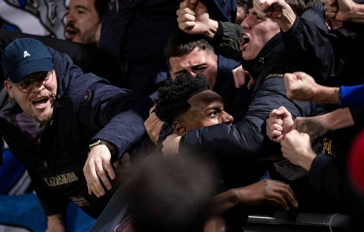 Podem-nos roubar tudo menos a raça que nos caracteriza, esta ligação que os jogadores têm aos adeptos é a grande força deste clube, o Samu é um de nós e sente como cada um de nós e é desses que nós mais gostamos💙